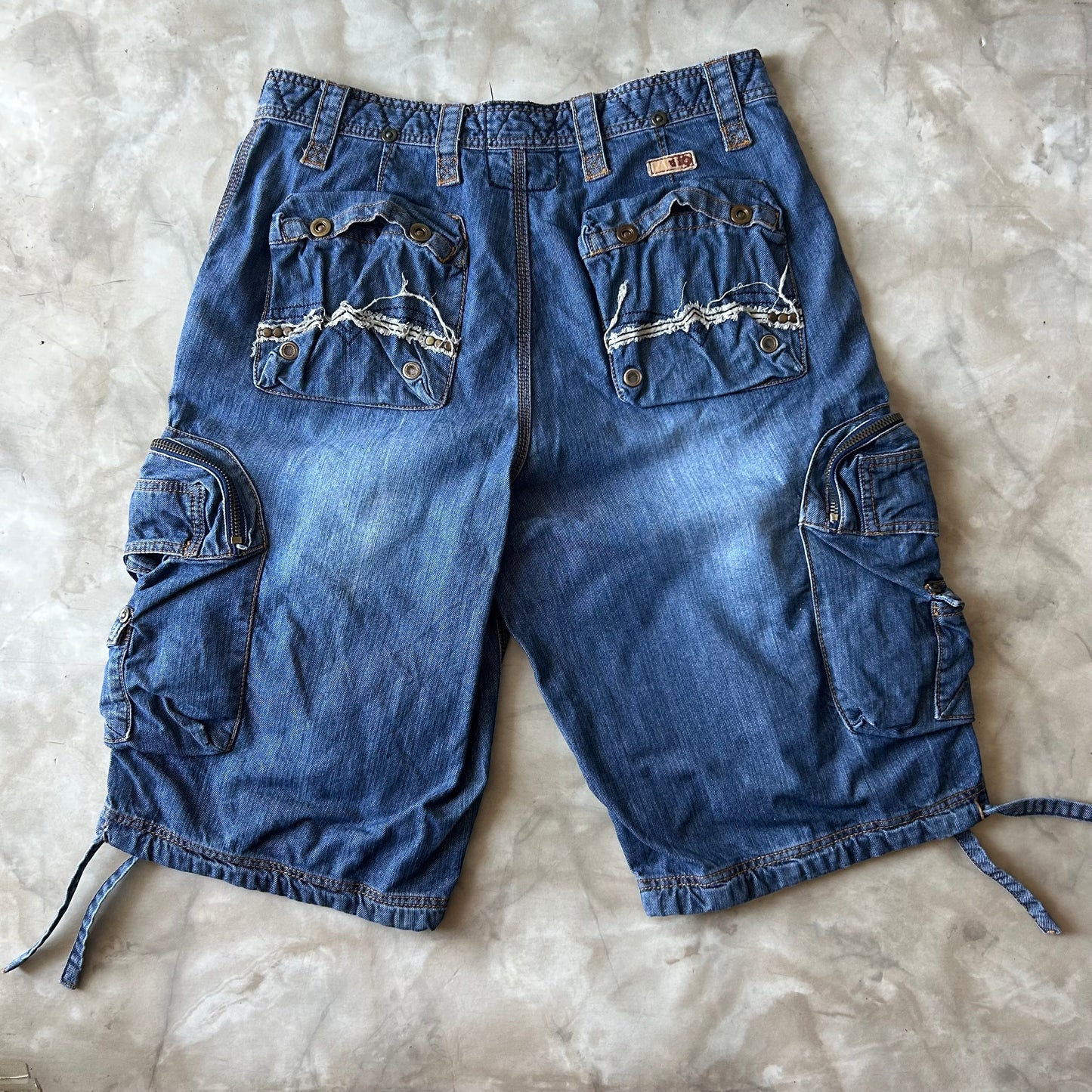 Bram's Vintage — sustainable streetwear from Bram's Vintage