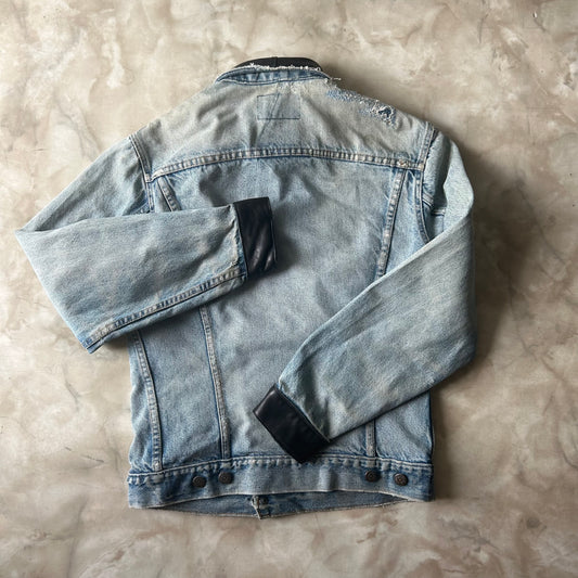 Vintage Levi's Denim Jacket Light Blue Star Trek Badge (women's)