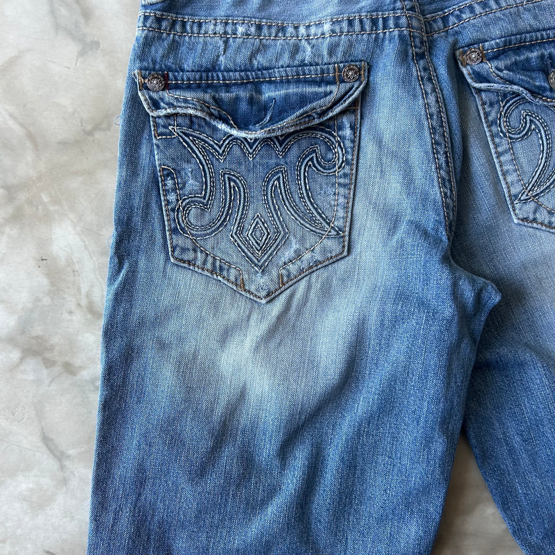 Bram's Vintage — sustainable streetwear from Bram's Vintage