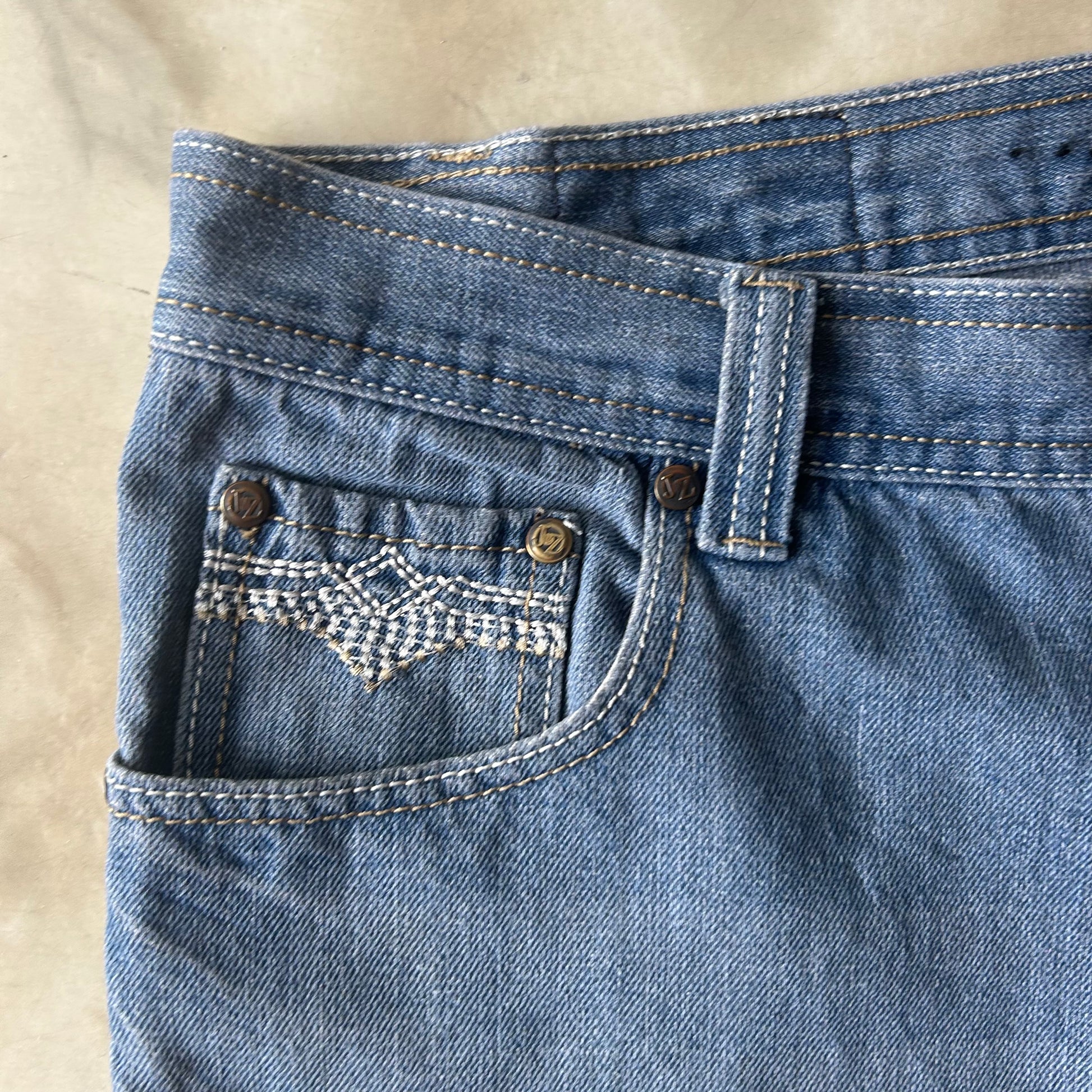 Bram's Vintage — sustainable streetwear from Bram's Vintage