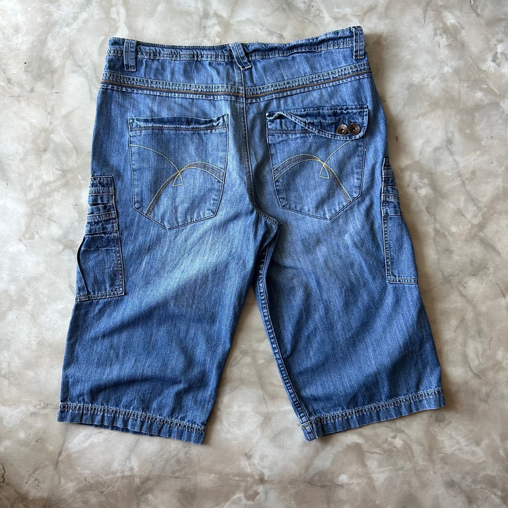 Bram's Vintage — sustainable streetwear from Bram's Vintage