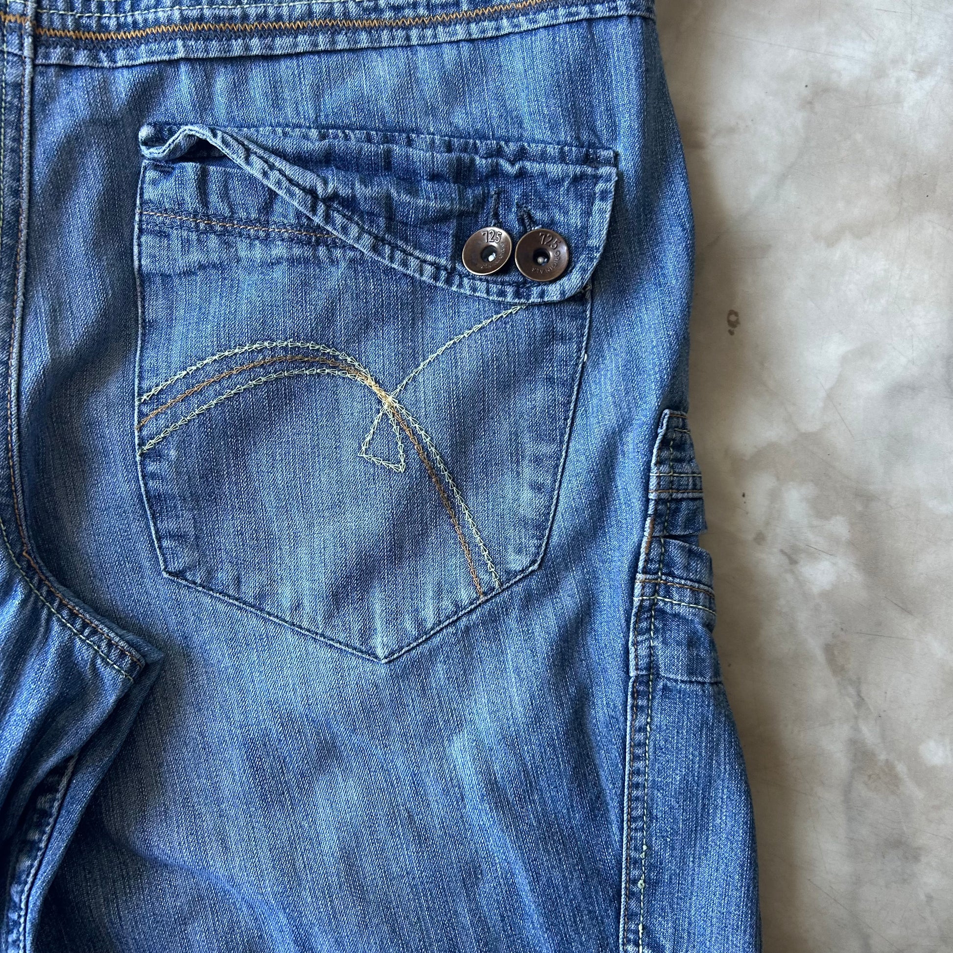 Bram's Vintage — sustainable streetwear from Bram's Vintage