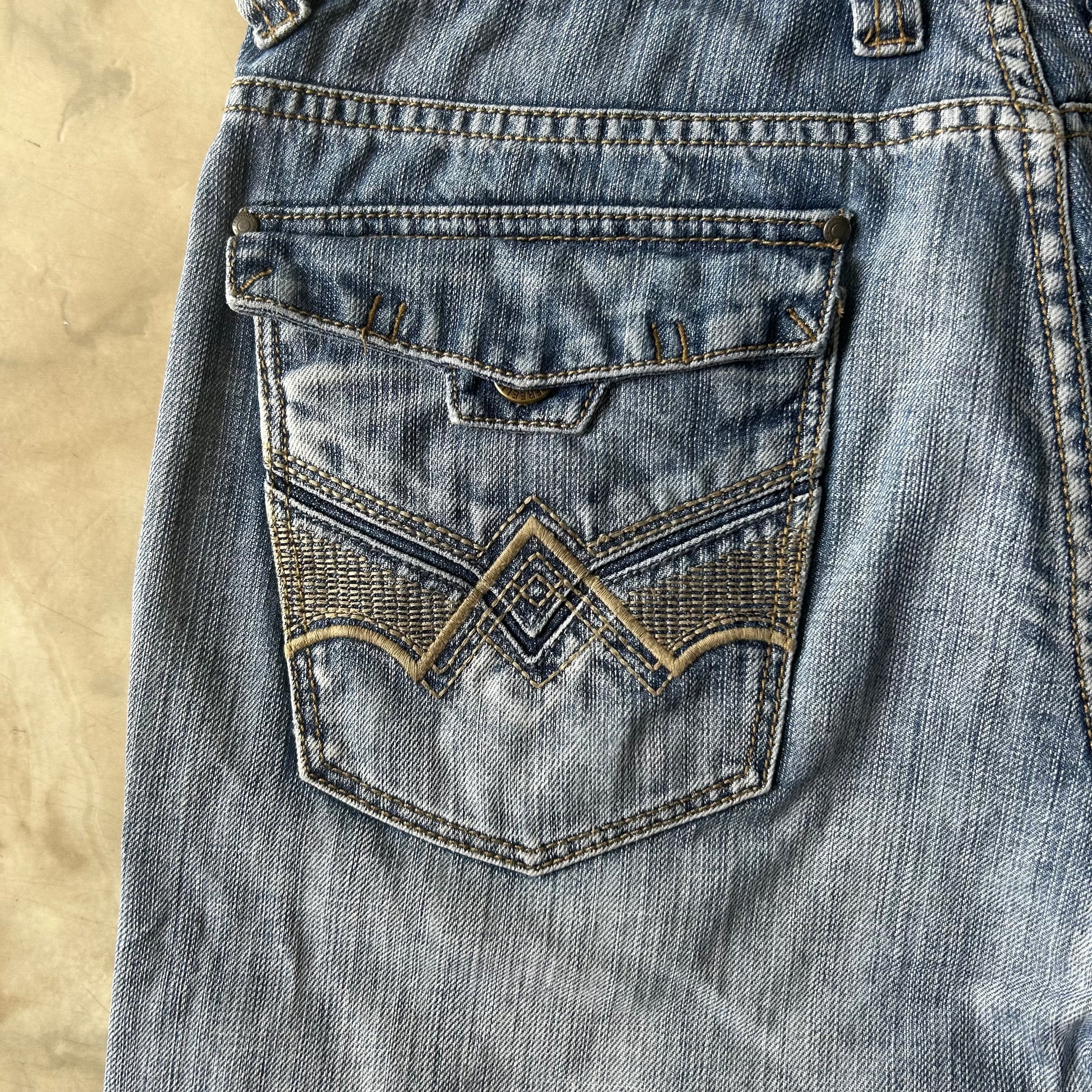 Bram's Vintage — sustainable streetwear from Bram's Vintage